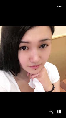 衣服大小合适，质量很好，面料舒服，款式很时尚。