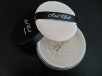 Spiritual brand professional makeup light-controlled honey powder is not easy to decorate oil and control powder ultra delicate special price