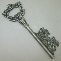 Tin Russian ancient tin relief three sets of car Big key opener European style retro hand letter accompanied by hand gift