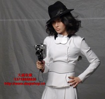 American 16mm movie camera in the 40-50 s (Shang Wenjie holds our company props)