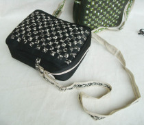 Foreign trade day single shoulder messenger bag daily hanging bag men's portable convenient and practical zipper closure ultra-high cost performance