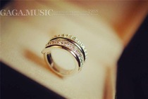 The new double-ring twin surrounds the white crystal ring couple for the ring-splitting.