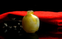 Qing Dynasty old snuff bottle sugar-wrapped silk agate old snuff bottle cooked ice through