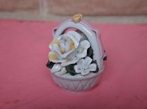 Antique collection Early old porcelain flower baskets old porcelain ornaments crafts old objects