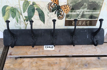 Foreign trade export of single solid wood old black iron five adhesive hook rack American village ZAKKA wall rack