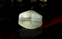 Tibet Warring Six-seamed Old Crystal Pearl King Hou Grade Peezhu full of weathering pure and unoccupied