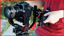 Handheld three-axis gyroscope DSLR stabilizer 5D3 6D GH4 A7S 32-bit brushless self-stabilizing gimbal