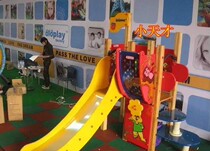 KFC indoor wooden KFC restaurant Supermarket shopping mall 4S shop slide PE board combination slide Park slide