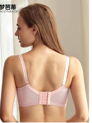 宝贝文胸真的很好穿，很轻不厚，小胸穿也不会空杯，有承托力，很亲肤，体感很给力，一点看不出空的感觉，罩杯稳固完美贴合。很服帖又挺聚拢，有真实感。面料也不会勒肉，穿着很舒服，胸型也很正。完全没有不舒服的感觉，也不会勒，洗的话，干的也快，也不会变形，基本无痕。这个价位真的很值。下次还会来收其他颜色的内衣，希望能给其他的购买的妹子们一个参考哦 ，装非常仔细、严实，物流公司服务态度很好