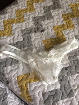 快递给力，买来自己拍孕妇照的，对比好几家，这家价格最实惠，质量满足需求，很不错，推荐购买。