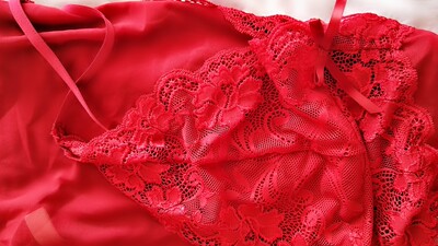 睡衣质量很好，穿着很性感，包装特别精致，看得出老板用心了！下次再来！