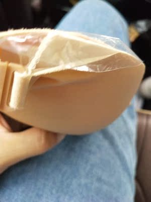 刚穿就破了，实在郁闷。