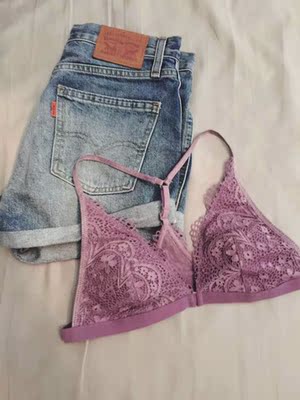 适合小胸 适合夏天，这个颜色很美，平时75B，选M码没问题