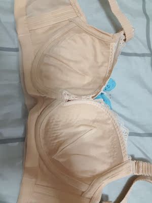 首先，我也是经过别人说夏娃之秀的内衣非常好，在实体店买了一套，穿过觉得比海绵的强了不少，后来看到夏娃之秀的旗舰店，又买了一套，没觉得哪里不一样，都挺好的，以后就在旗舰店买了