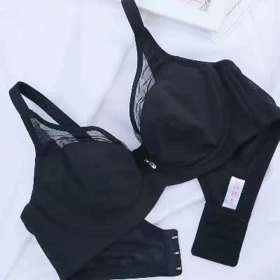 一直苦于找不到好的内衣，有的嫌太老旧，功能性不强，有的嫌太年轻，然后，花色又不够艳丽，其实自己特别注意这种内在美的东西，希望买到功能性强，并且花纹样式穿起来好看，他们家的颜色，选的都很衬，肤色看起来很白，喜欢给好评。