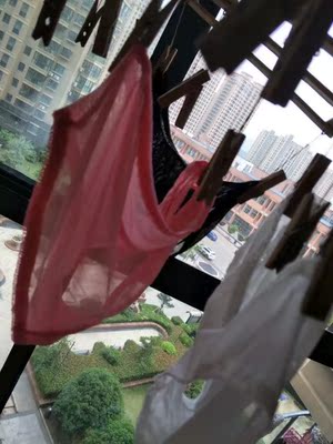 内裤收到，质量很好，买了两条卖家又送一条，已经洗了没有退色，下次还会光顾，有需要的亲们赶紧下手吧！