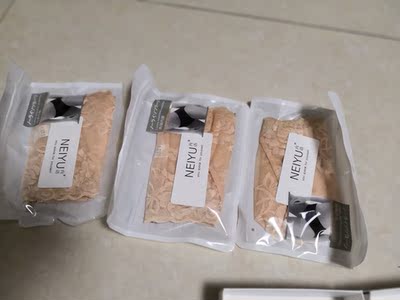 物流很快，服务态度好，就是太薄了，只能穿几次就不能要了，不舒服夹屁股不舒服。