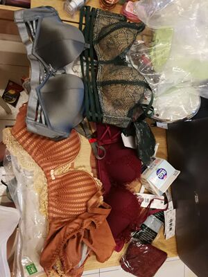 在这家已经买了无数个小罩罩了。一如既往的好。性价比很高。东西质量也很不错。是我们这种小胸妹子的福音。然后罩罩的款式都很吸引人。每个都想买的冲动哈哈哈哈。老顾客了。感觉已经有两三年了在她家。很好。一直认准的。图片是佛系拍摄哈哈哈哈嗝。 在这家已经买了无数个小罩罩了。一如既往的好。性价比很高。东西质量也很不错。是我们这种小胸妹子的福音。然后罩罩的款式都很吸引人。每个都想买的冲动哈哈哈哈。老顾客了。感觉已经有两三年了在她家。很好。一直认准的。图片是佛系拍摄哈哈哈哈嗝。