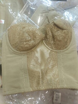 我是实体店拿货的，说实话货物质量比我预想得要好，收到货三天已经让顾客买走一套了，包装很仔细，检查也很细没有一件有质量问题的，店家发货也很快的，卖完手上的这几天套再来补货希望店家会给优惠喔:-