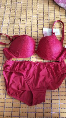 聚拢效果很好，颜色也漂亮，很喜欢！