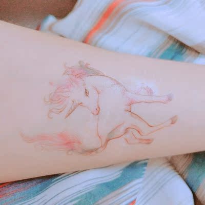 并没有那么持久。而且只能说是一次性的。一洗澡就掉了。