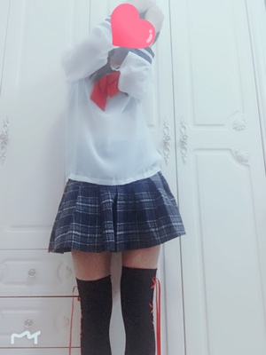 本来想皮着那个胖次表情包上的，奈何系统不给力啊，只好加个裙子，对不住店家小伙伴了，中秋快乐♪٩(&acute;&omega;`)و♪