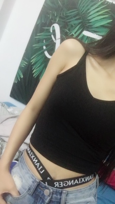 质量不错,就是穿着有点不习惯。后面有点窄。 质量不错,就是穿着有点不习惯。后面有点窄。