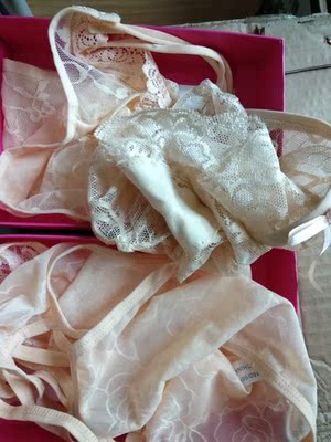 我要的肤色的，但是有一个颜色跟其他颜色不一样