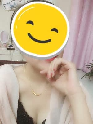 真的好舒服，二代，三代。肤色黑色各一个。比我买的那些加厚款还要聚拢，而且还比较显胸。小胸都能穿出深沟来