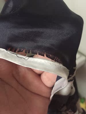 质量真是太差太差太差了！才穿一周不到时间，居然破了，还超级多线头，简直不能忍！物不所值！