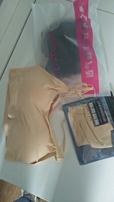 好舒服，质量好，比实体店便宜多了。