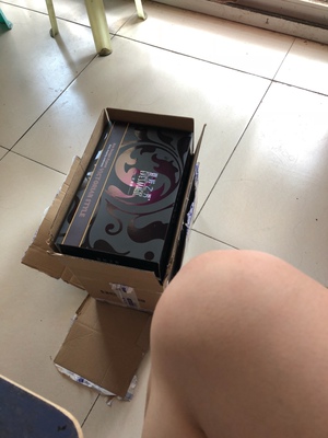 在淘宝上搜到这家店铺，进去看了一下，感觉不错，看了一下评论，也很不错呢，就加入了购物车，结果又去看了几件。这件也是买给我妈的，照片上这件可好看了，结果实物超出你的想象。618做活动的时候买的，三件8折，五件6折，很实惠啊，实体店一件都是要两百多这样子的，这些打完折差不多一件还没一百块啊。超级无敌实惠的。这家店头一次买的，以后会经常回购！