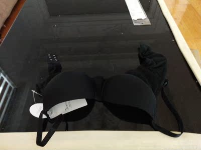 以前在夏天我都穿蚕丝的,这次买的让我觉得有点不一样,不过卖家说是全部蚕丝,下围85穿着比较宽松的 以前在夏天我都穿蚕丝的,这次买的让我觉得有点不一样,不过卖家说是全部蚕丝,下围85穿着比较宽松的