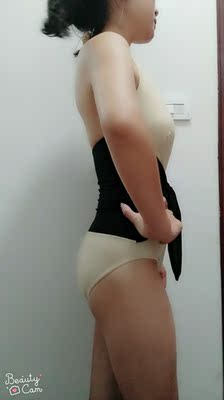 穿上是比较有质感，显档次，小胸，下垂胸口要弄个别针或者自己动手加工一下，不然一弯腰就呵呵呵了😁另外就是屁股这里，有点勒，买了三家泳衣，都一样的问题，肉勒成两截，难道是我屁股原因😳？？？总体99分好评