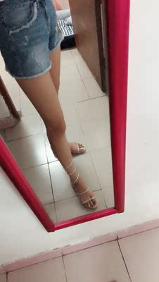 挺好看的，貌美不适合久穿，但是很喜欢！