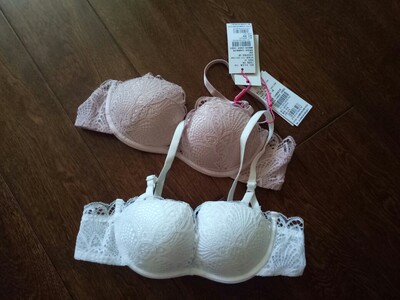 内衣收到啦   质量不错细节部分也可以     试穿了一下挺舒服的   蕾丝部分不会扎 确实得颜值也👌 会回购的客服态度很好 海绵不会太厚恰到好处 肩带是固定的 🙌