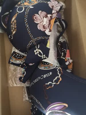 衣服虽然贵一点,但质量确实挺好的,穿着很漂亮!很喜欢!发货很快,想着出去玩,穿不上了,没想到衣服还提前一天到了,真棒!喜欢的亲赶快下单吧。 衣服虽然贵一点,但质量确实挺好的,穿着很漂亮!很喜欢!发货很快,想着出去玩,穿不上了,没想到衣服还提前一天到了,真棒!喜欢的亲赶快下单吧。