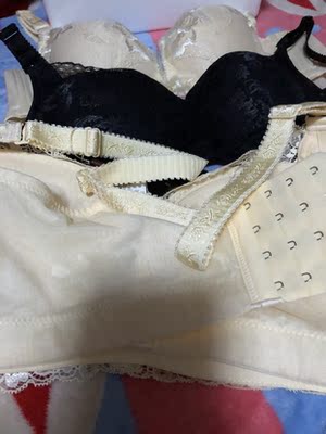 夏娃之秀的内衣真的超级棒，聚拢效果特别好，而且是因为硅胶的原因，没有说很容易就变形，穿的特别的舒适。前段时间因为太忙了所以就没有过来评价今天把追评补上！包裹包裹得非常的严密然后一个盒子一个合适的特别的工整，双十一剁手了四件！心里美美哒！问客服我四件都没有抢到头绳嘛，结果没想到他们还专门发了头绳过来！这个真的是超级棒的一家店铺！