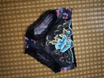 第一图，第二图我喜欢，第三图，第四图，个人不喜欢这两款，买的时候没注意挑选，这不怪店家，款式个人喜欢罢了，总体不错。希望更优惠就好了，蕾丝只能穿那么久，优惠我买更多，每天一件，更花样穿😍😍。