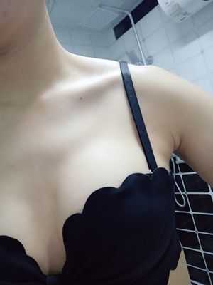 看中很久啦犹豫再三才下手，果然没让我失望，黑色的很性感哦！内衣穿起来也超级舒服，非常适合我这种小胸。以后的内衣就在你家买啦！棒呆！ 