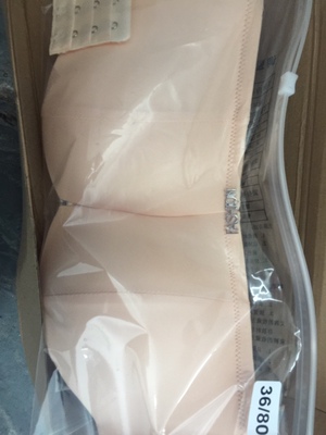 东西收到了 颜色感觉是偏粉 但是不影响 没穿不知道会不会比较防滑