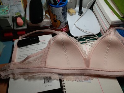 杯型很好看，下边有点勒