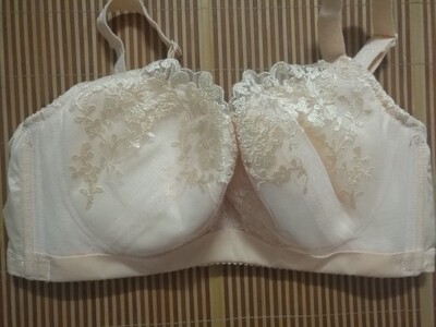 穿着很舒服，客服推荐的码数也很合适。喜欢的可以入手。