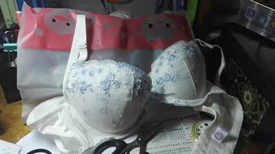 质量一般 很好看 价格在这里 质量凑合