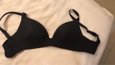 没有钢圈，穿上还非常聚拢，非常好看