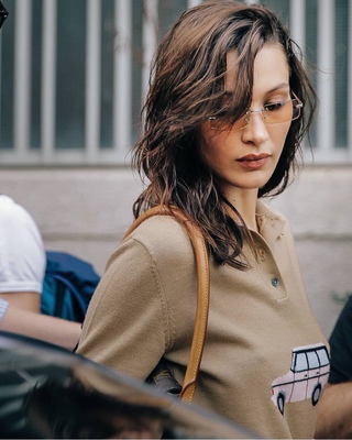 感觉手感不错，质量虽然不值这个价，但也不贵