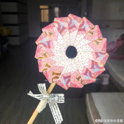 超薄的哦,小胸慎入哦,外面是布里面是胶的也挺粘的我还没有用买来拍孕妇写真的嘻嘻 超薄的哦,小胸慎入哦,外面是布里面是胶的也挺粘的我还没有用买来拍孕妇写真的嘻嘻