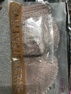 一下子买了四套，下午就收到货了，便迫不及待的回家打开看了下，真的很好看，质量绝对保证，大家走过路过不要错过哦，穿上美美哒。款式真的超好看，已经是第n次在这家店买内衣啦。包装非常好，一百个赞