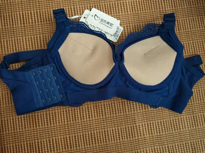 第一次购买美泉家内衣,宝贝简直是太赞了啊啊啊~每一件都是独立包装,料子手感不错,摸起来很舒服。由于第一次买不知道料子如何就只买了两套,现在了解了,款式也是自己喜欢的,过后会再入手几套。不托哦,真的太赞了! 第一次购买美泉家内衣,宝贝简直是太赞了啊啊啊~每一件都是独立包装,料子手感不错,摸起来很舒服。由于第一次买不知道料子如何就只买了两套,现在了解了,款式也是自己喜欢的,过后会再入手几套。不托哦,真的太赞了!