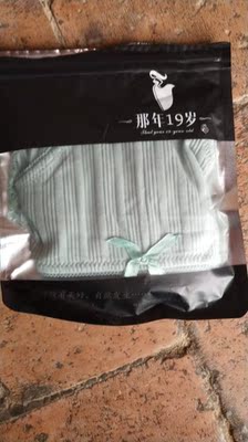 内裤性感蕾丝花边，内内弹力很棒，洗了还不掉色，包装也精致，物流很快。